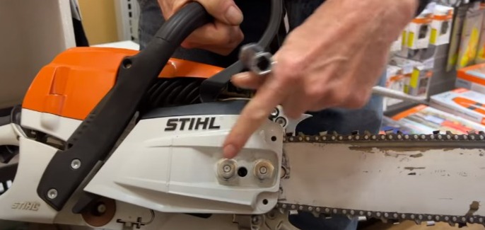 Loosen the bar nuts Loosen the bar nuts