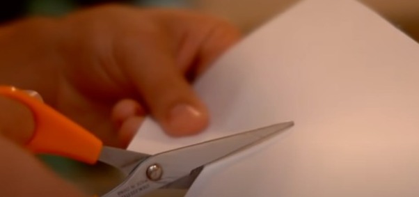 Test the scissor sharpness by cutting through a piece of paper Test the scissor sharpness by cutting through a piece of paper